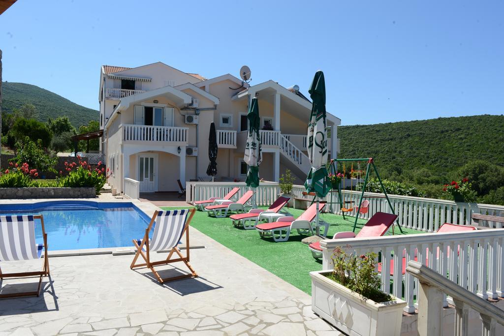 Apartments Vila Lazarevic Tivat Eksteriør billede