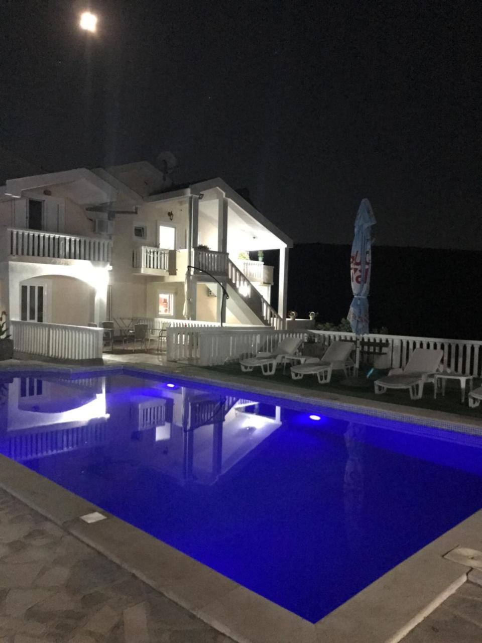Apartments Vila Lazarevic Tivat Eksteriør billede