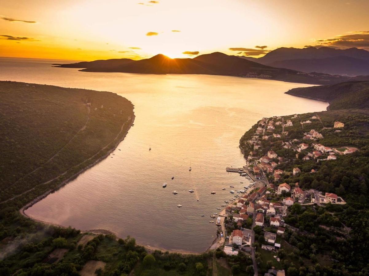 Apartments Vila Lazarevic Tivat Eksteriør billede